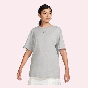 Nike The Nike Tee Loose Fit Size Small